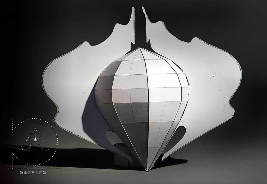 《球體的變形》，作者：廷翰，立體造型，媒材：西卡紙。